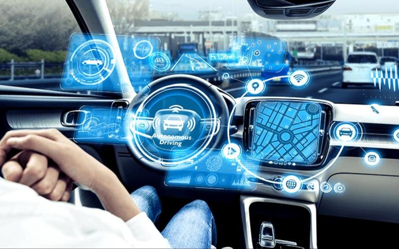 包括全场景辅助驾驶软件算法、车规级域控制器及配套硬件