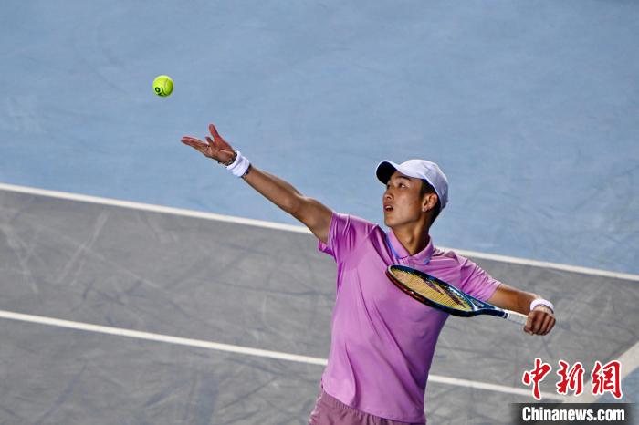 商竣程在落后一盘的情况下完成逆转，击败马洛