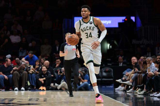 字母哥高效砍31+14+8助 轻松登顶历史30+10+5