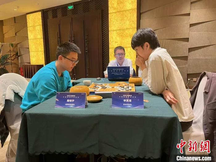 成都队季后赛折戟 申真谞主将战力克屠晓宇