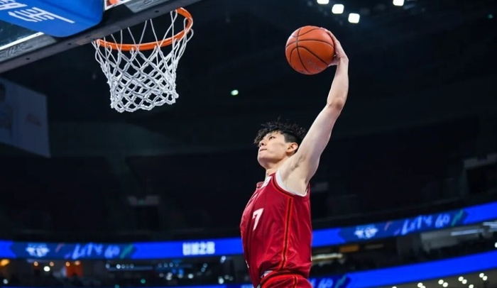 北京男篮谨慎应对曾凡博膝部积水伤病隐患