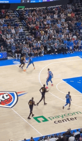 东契奇无对抗受伤引担忧，湖人战术争议成焦点