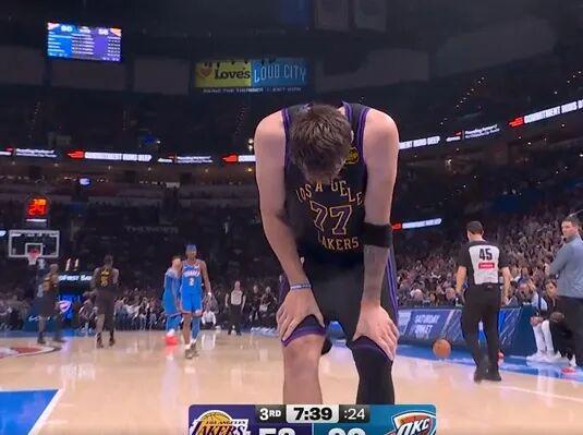 东契奇无对抗受伤引担忧，湖人战术争议成焦点