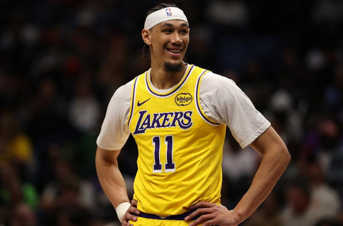 湖人替补双星爆发 海斯19+7+2盖帽助队大胜奇才