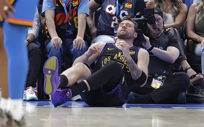 湖人残阵力克火箭，詹姆斯逆境救主助球队3-0夺