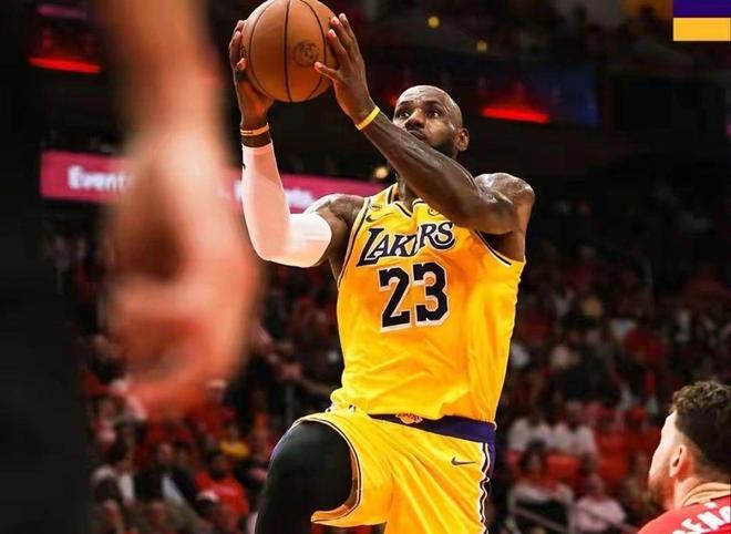 湖人残阵力克火箭，詹姆斯逆境救主助球队3-0夺