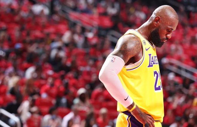 湖人残阵力克火箭，詹姆斯逆境救主助球队3-0夺