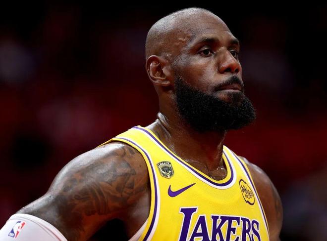 湖人残阵力克火箭，詹姆斯逆境救主助球队3-0夺